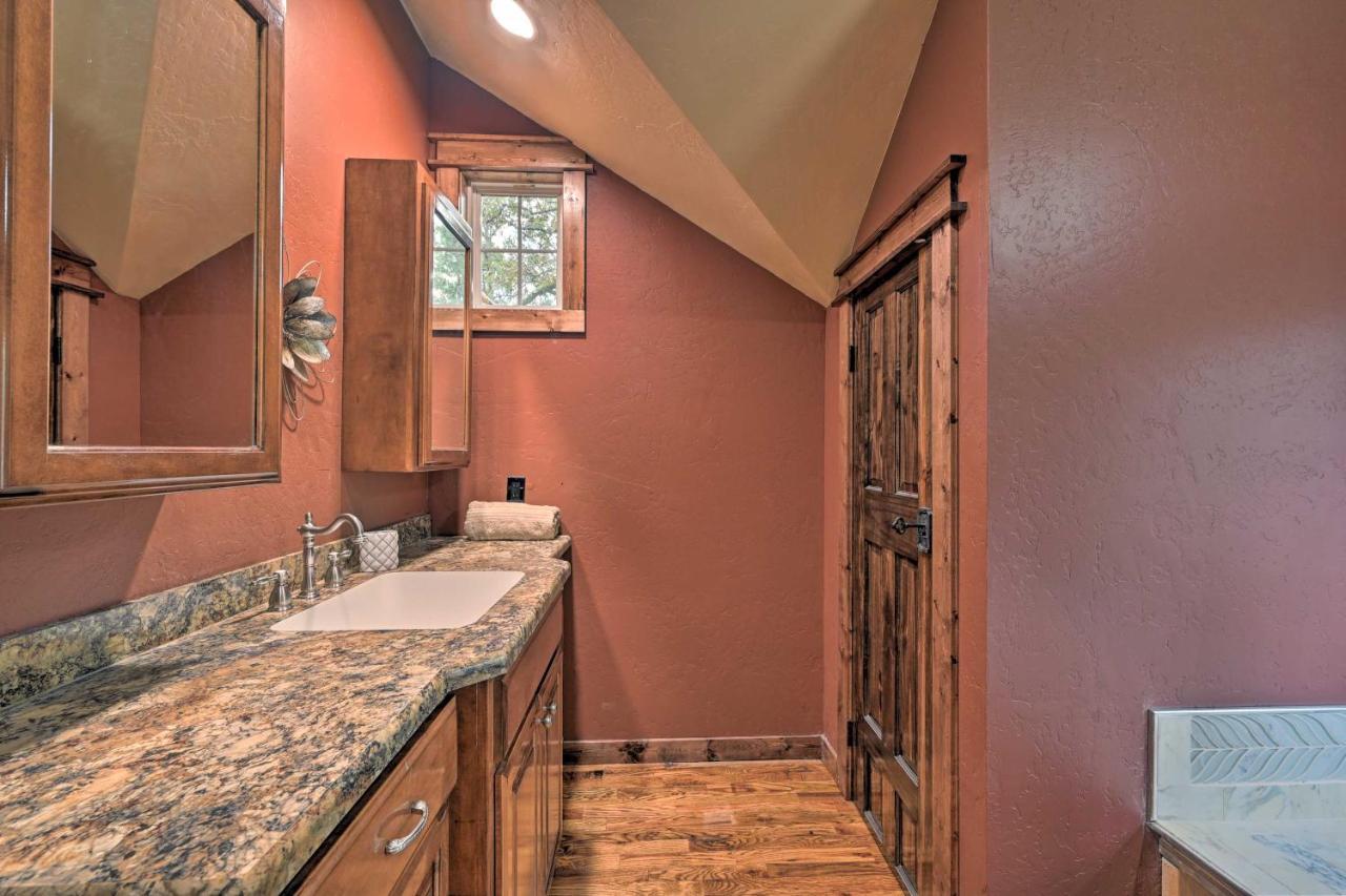 Tudor-Style Broken Bow Cottage With Hot Tub And Decks! Stephens Gap Kültér fotó