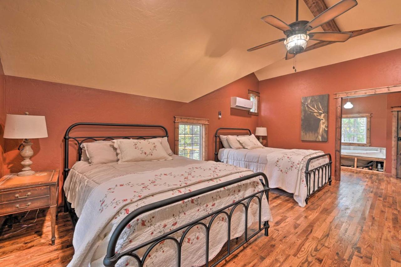 Tudor-Style Broken Bow Cottage With Hot Tub And Decks! Stephens Gap Kültér fotó