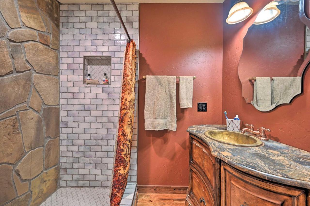 Tudor-Style Broken Bow Cottage With Hot Tub And Decks! Stephens Gap Kültér fotó