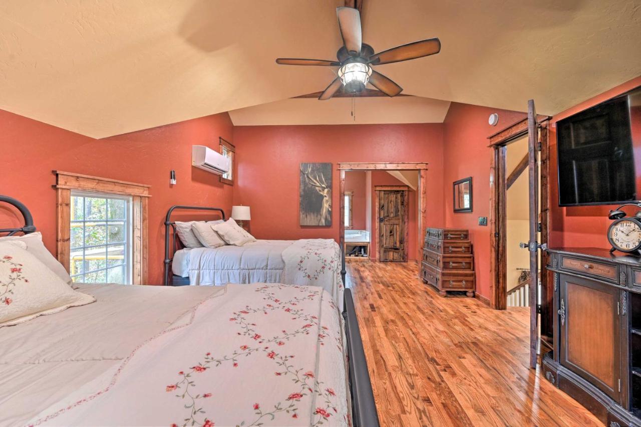 Tudor-Style Broken Bow Cottage With Hot Tub And Decks! Stephens Gap Kültér fotó