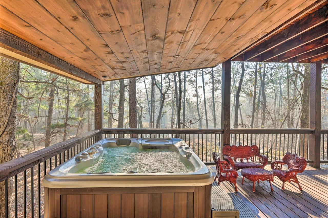 Tudor-Style Broken Bow Cottage With Hot Tub And Decks! Stephens Gap Kültér fotó