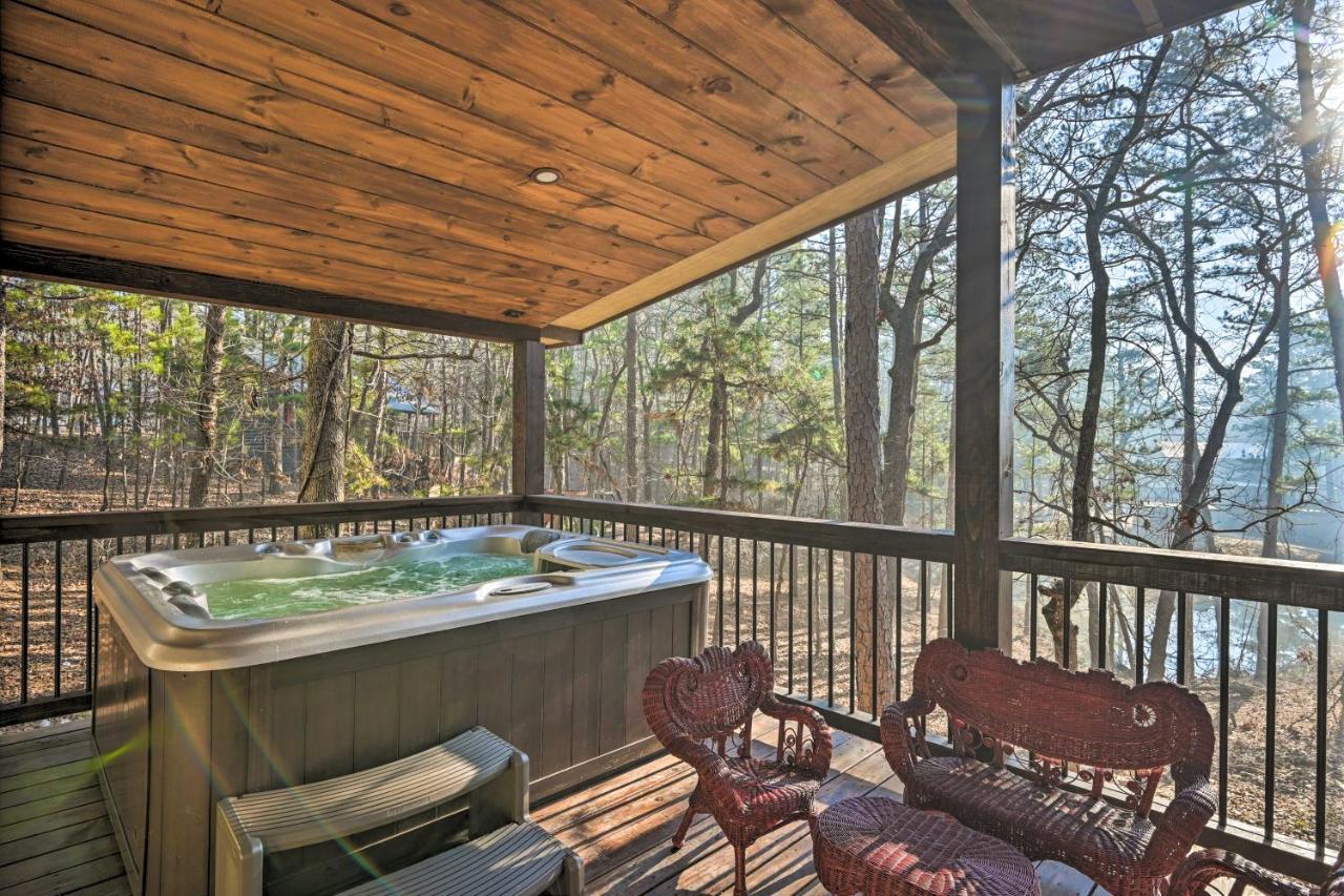 Tudor-Style Broken Bow Cottage With Hot Tub And Decks! Stephens Gap Kültér fotó
